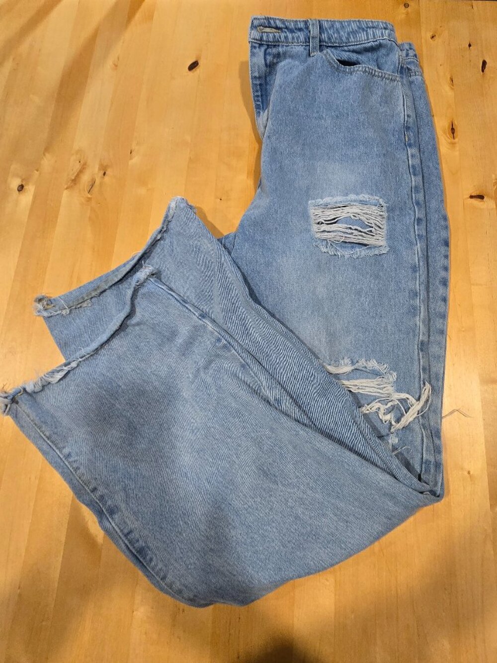 Wide leg jeans Shein Women’s Pants Size XL 12 Light Blue Cotton Blend Distressed